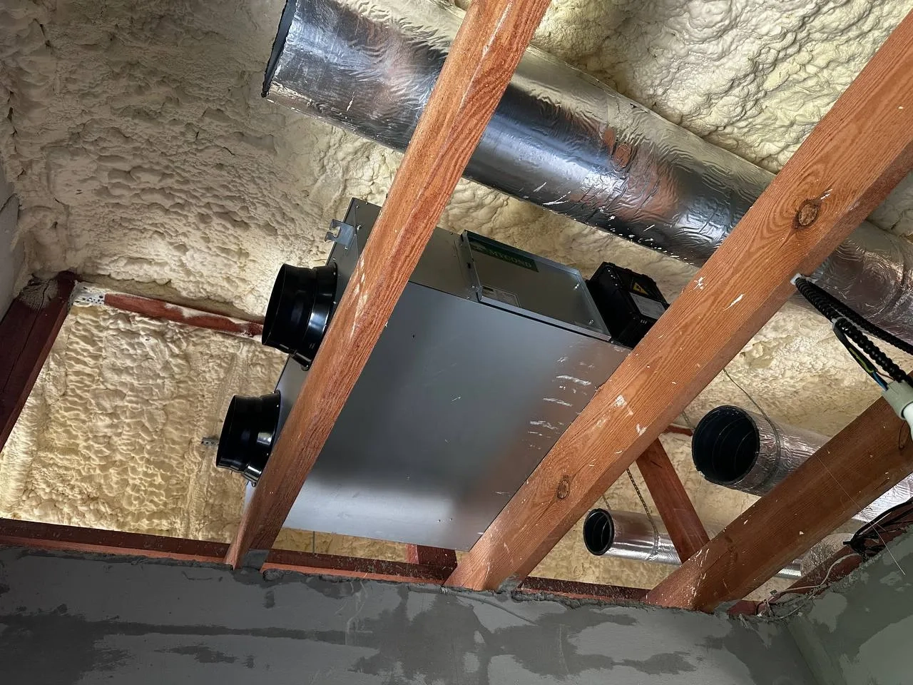 Mycond-energian talteenottoyksiköillä varustettu tuotantohalli MVS DW