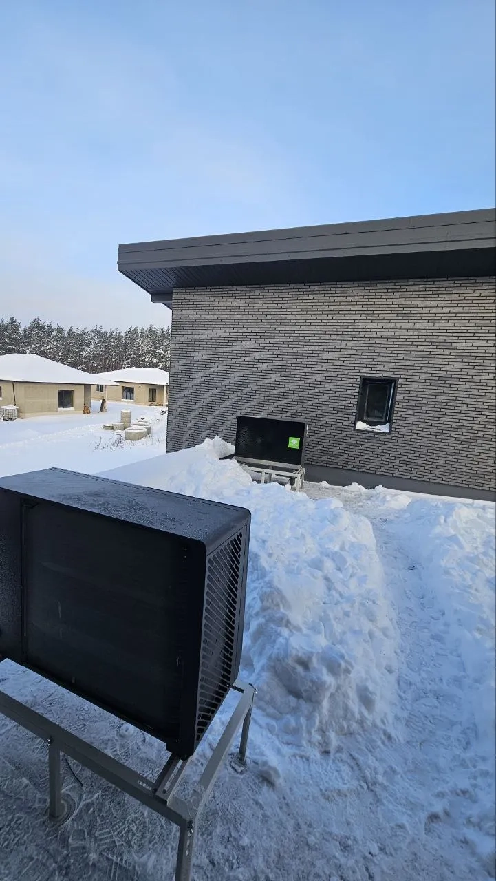 Talvikunnossa oleva yksityisasunto Mycond BeeSmart -lämpöpumppujärjestelmällä