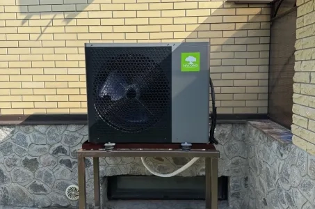 Mökki varustettu Mycond Split -lämpöpumpuilla BeeHeat-sarjasta